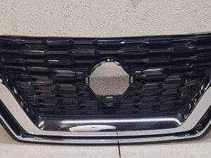 Nissan Rogue Grille Usa Built Gloss Black/Chrome Molding Without Camera 2021-2023
