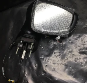 Chrysler Pacifica VAN 2017-2023/Pacifica VAN Hybrid 2017-2023/Voyager (chrysler) 2020-2023 Door Mirror Passenger Side Power Partial Paint-to-Match Heated With blind Spot
