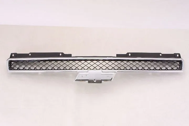 Chevrolet Avalanche 2007-2013/Suburban 2007-2014/Tahoe 2007-2014 Grille Upper Chrome With black Frame