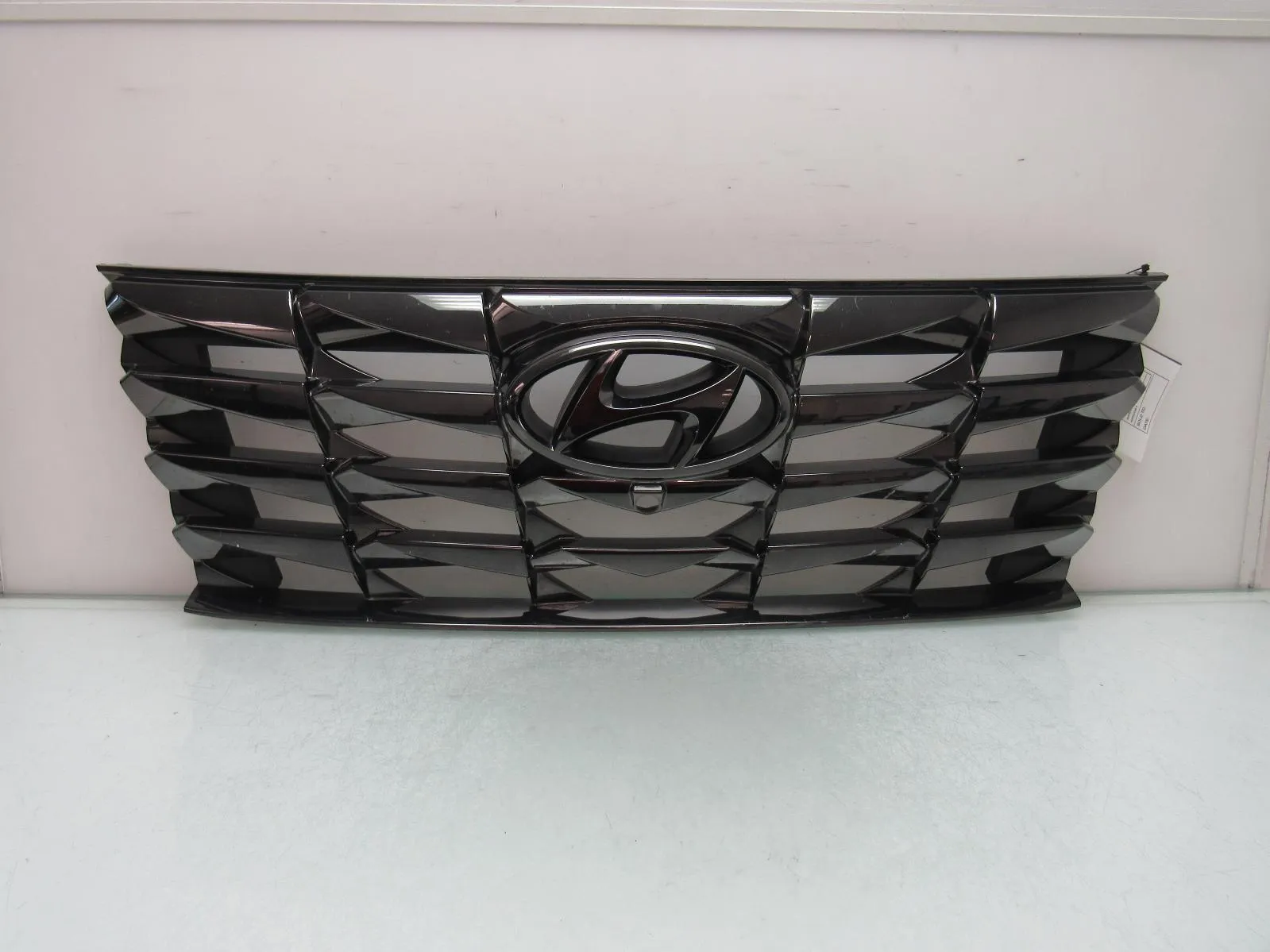Hyundai Tucson Grille Front Smoked Chrome With camera Without Emblem Excludes N-line 2022-2024