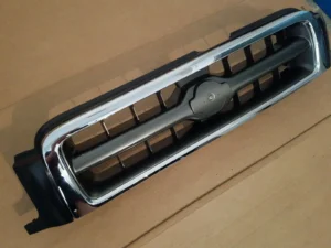 Nissan Pathfinder Grille Chrome/silver/charcoal LE Model From 12/1998 | 1999-2001